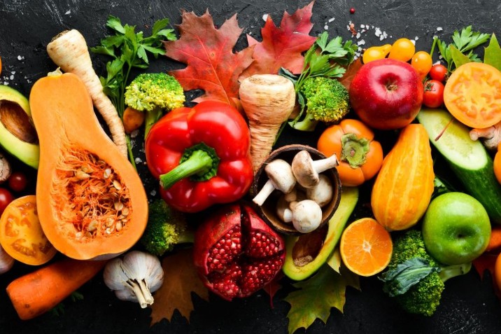 Persona con ojos sanos por buena nutrición